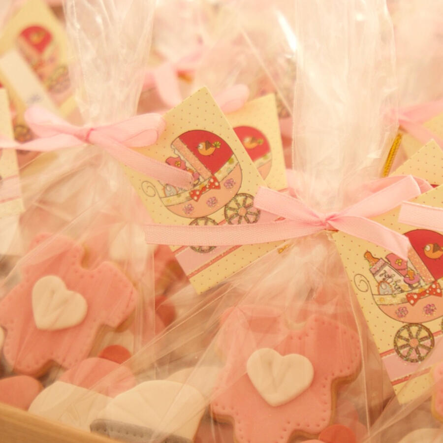 Mini galletas para dar como detalle de Bautizo, en forma de biberón, body y carrito